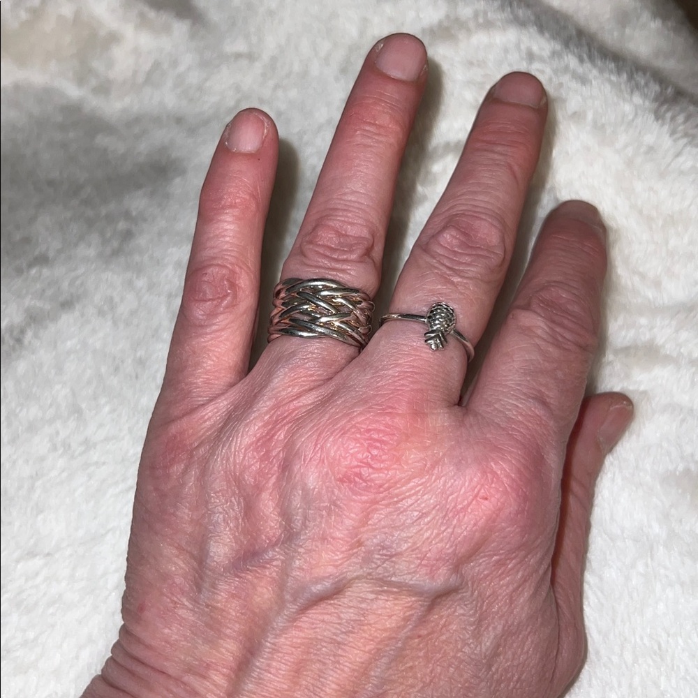 NWOT 💍 STAINLESS STEEL? TWO-TONE SILVER w/GOLD HUES BRAIDED RING BAND OS - Picture 4 of 7